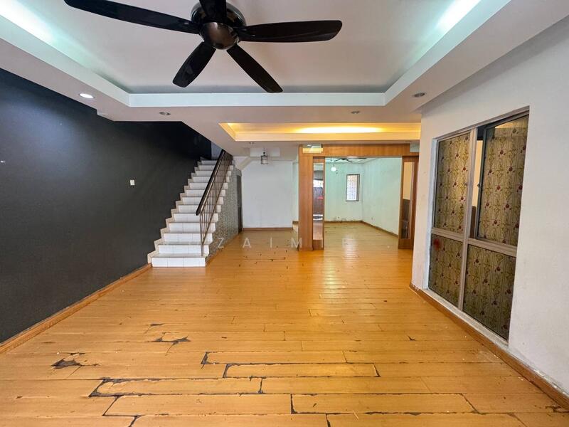 Untuk Dijual - [5Room + Freehold] 3 Storey House at Bukit Permata Sri Gombak