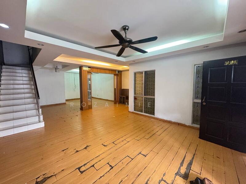 Untuk Dijual - [5Room + Freehold] 3 Storey House at Bukit Permata Sri Gombak