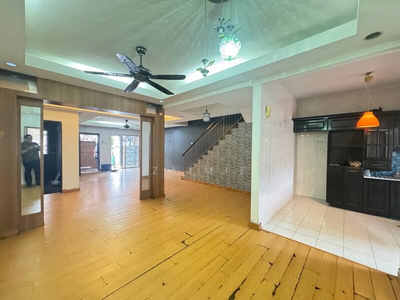 Untuk Dijual - [5Room + Freehold] 3 Storey House at Bukit Permata Sri Gombak