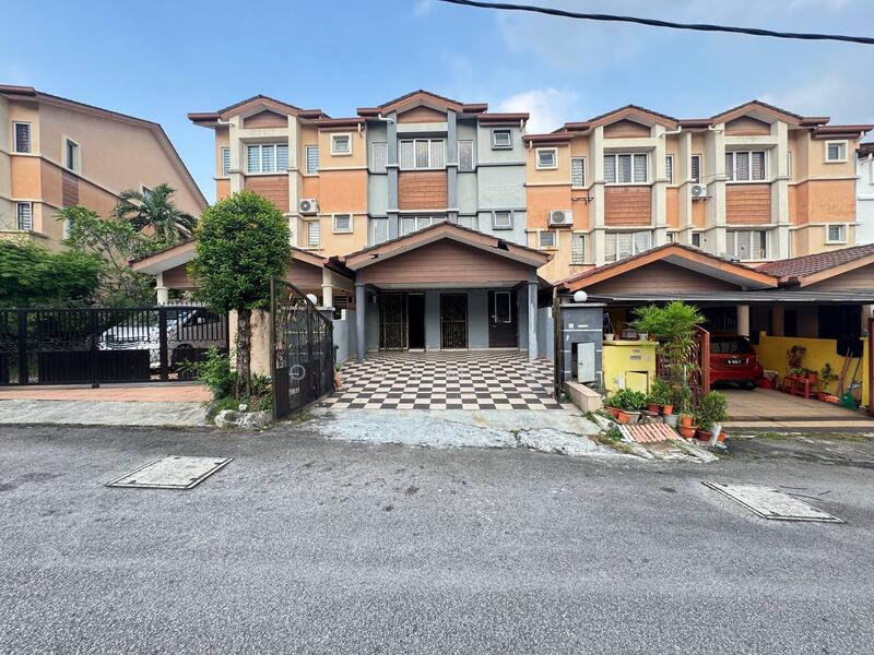 Untuk Dijual - [5Room + Freehold] 3 Storey House at Bukit Permata Sri Gombak
