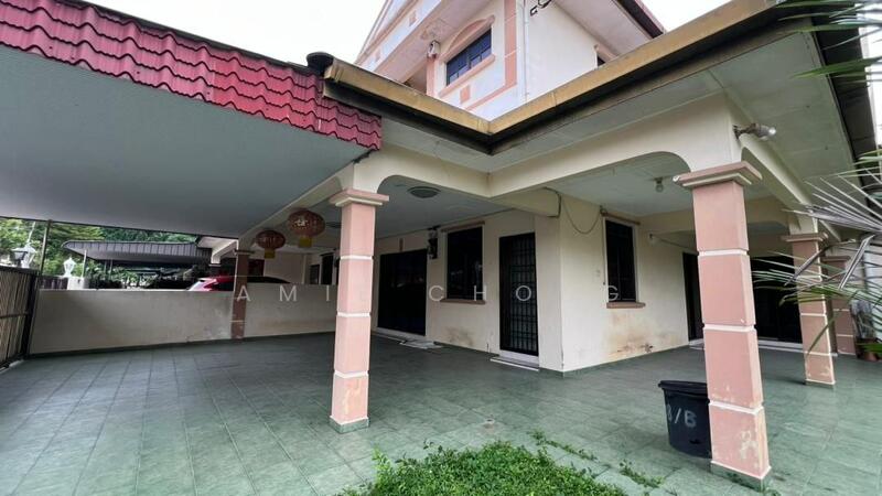 For Sale - Taman Cempaka Double Storey Corner House Very spacious Compound For Sale