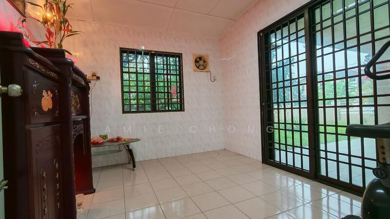 For Sale - Taman Cempaka Double Storey Corner House Very spacious Compound For Sale