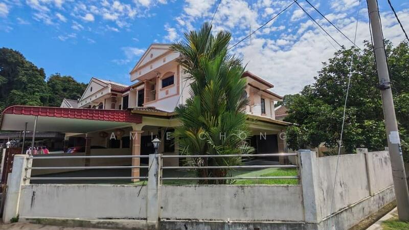 For Sale - Taman Cempaka Double Storey Corner House Very spacious Compound For Sale