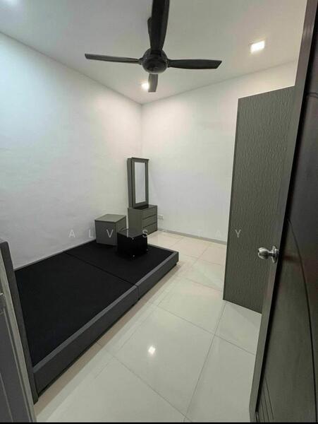 For Rent - Taman Molek Tamans Moleks