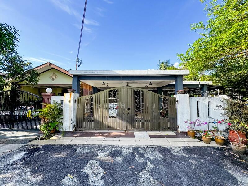 Renovated Corner Lot Single Storey Taman Alam Megah, Seksyen 27 Shah A