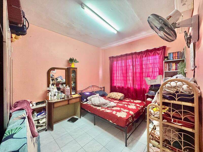 For Sale - Putri Laksamana