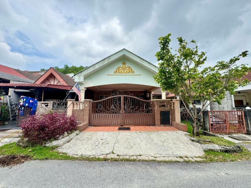 FACING OPEN ‼️RENOVATED ‼️Single Storey Terrace Jalan Suakasih, Bandar Tun Hussein Onn Cheras