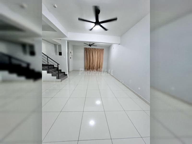 Rumah Teres 2-Tingkat untuk Disewa di Taman Jed (Dengkil) - Erin Yusof - Living Room - PropertyGuru.com.my