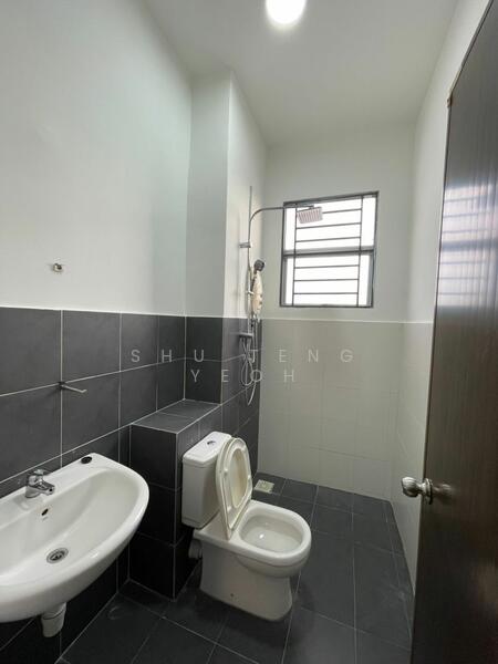 Untuk Disewa - 2-storey Terrace House at Bandar Puncak Alam