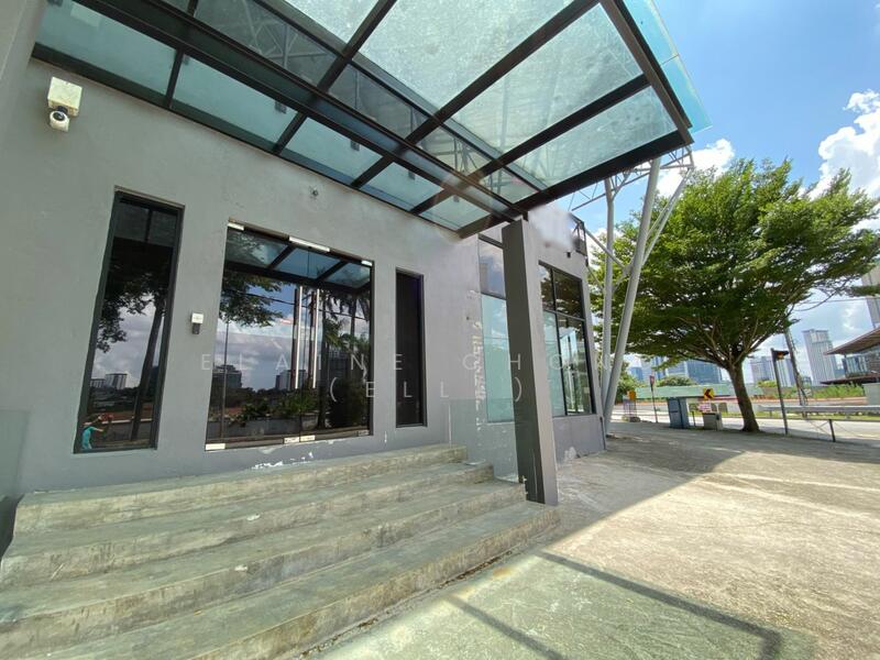 For Rent - Busy road, park 15 cars - Showroom, spa, gallery