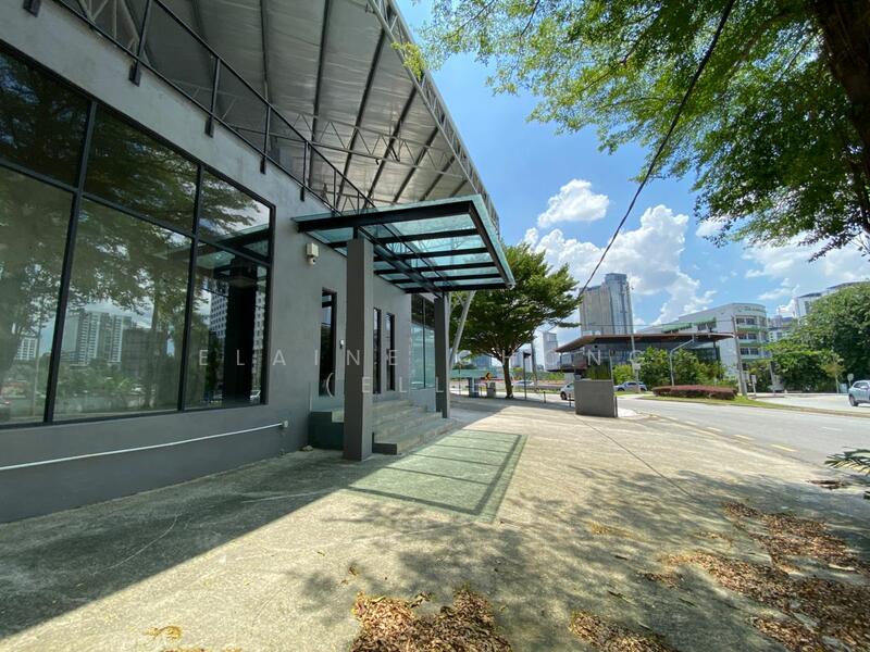 For Rent - Busy road, park 15 cars - Showroom, spa, gallery