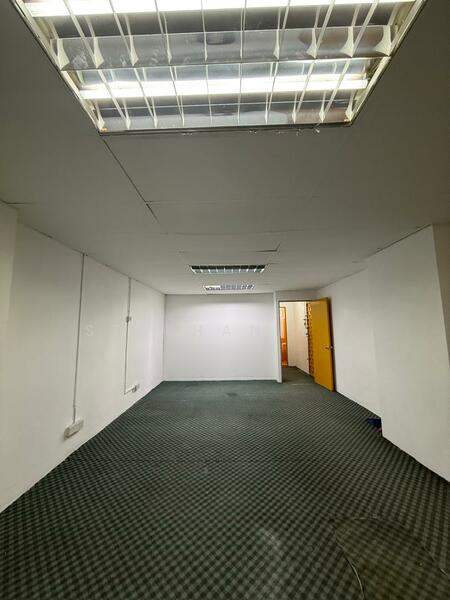 For Rent - Shoplot Office Mezzanine & 1st Floor Basic Unit Painted Jalan Ipoh