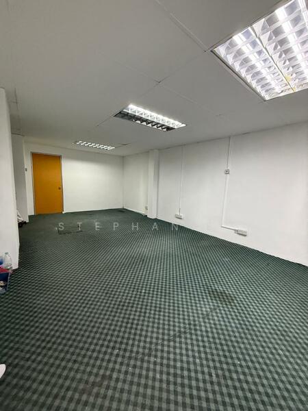 For Rent - Shoplot Office Mezzanine & 1st Floor Basic Unit Painted Jalan Ipoh