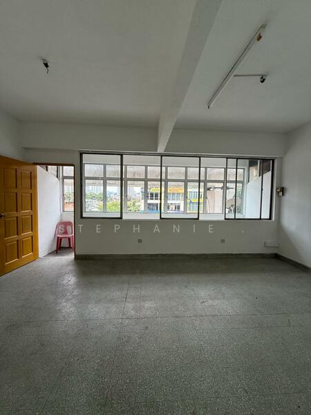 For Rent - Shoplot Office Mezzanine & 1st Floor Basic Unit Painted Jalan Ipoh