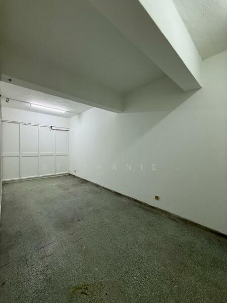 For Rent - Shoplot Office Mezzanine & 1st Floor Basic Unit Painted Jalan Ipoh