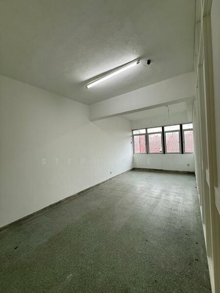 For Rent - Shoplot Office Mezzanine & 1st Floor Basic Unit Painted Jalan Ipoh