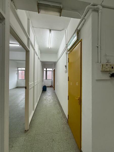 For Rent - Shoplot Office Mezzanine & 1st Floor Basic Unit Painted Jalan Ipoh
