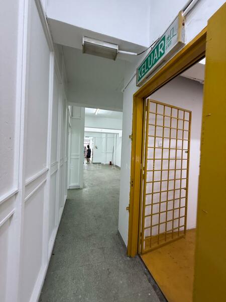 For Rent - Shoplot Office Mezzanine & 1st Floor Basic Unit Painted Jalan Ipoh