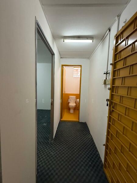 For Rent - Shoplot Office Mezzanine & 1st Floor Basic Unit Painted Jalan Ipoh