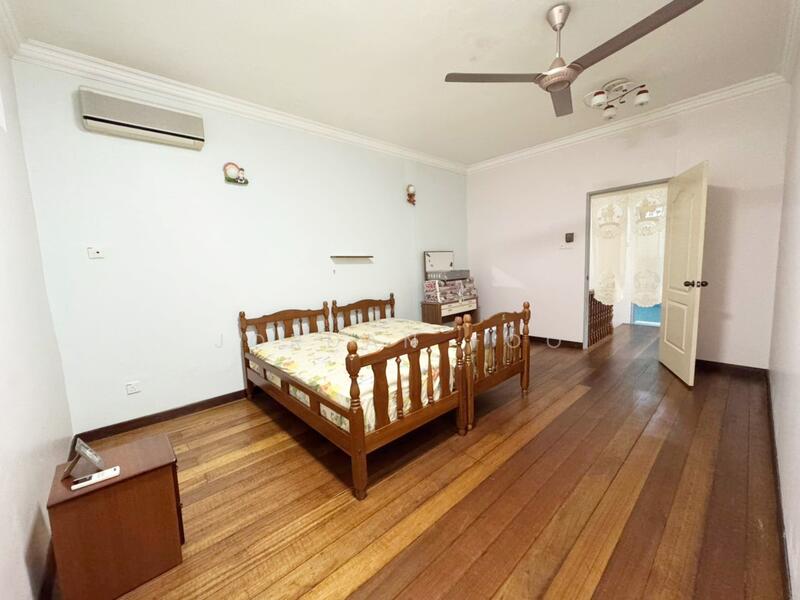 For Sale - Island park Solok Tembaga