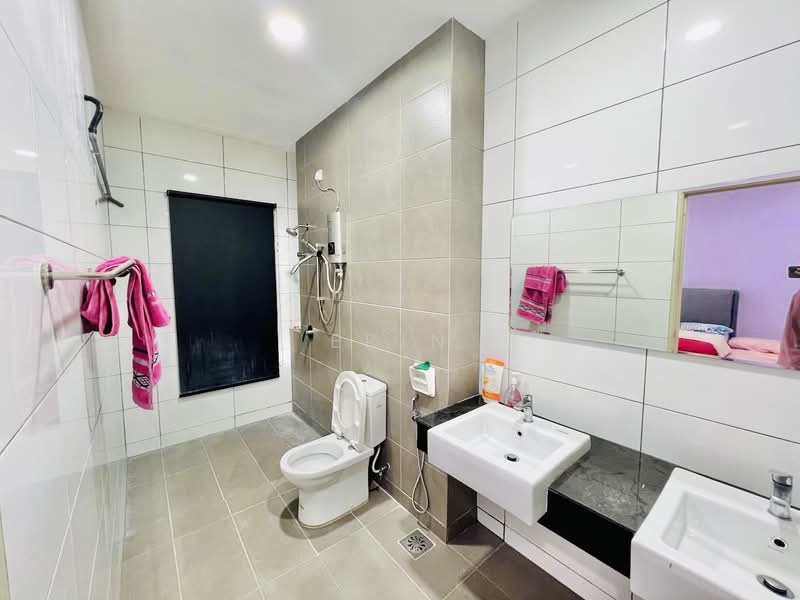 Rumah Teres 2-Tingkat untuk Disewa di Kuala Selangor (Selangor) - Erin Yusof - Bathroom - PropertyGuru.com.my