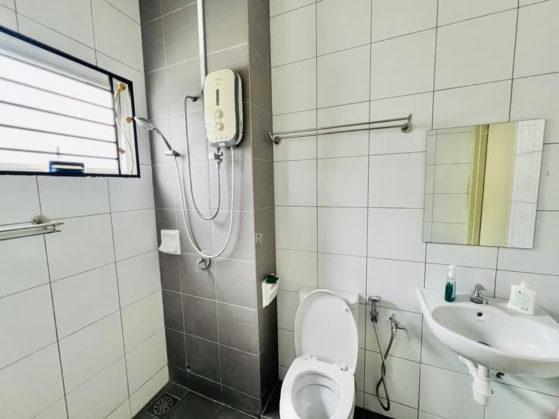 Rumah Teres 2-Tingkat untuk Disewa di Kuala Selangor (Selangor) - Erin Yusof - Bathroom - PropertyGuru.com.my
