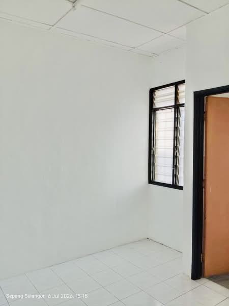 Flat for Sale at Taman Dahlia (Bandar Baru Salak Tinggi) - Erin Yusof - Interior - PropertyGuru.com.my