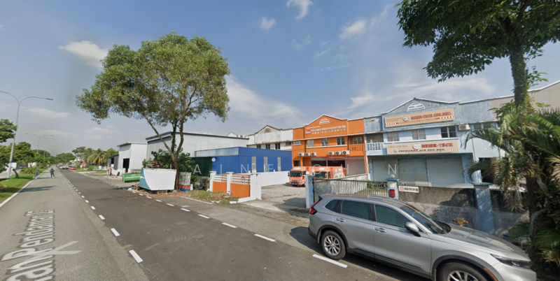 Untuk Disewa - Shah Alam Taman Bunga Negara 1.5 Storey Factory for Rent