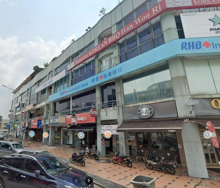 For Rent - Shop at Taipan Business Centre