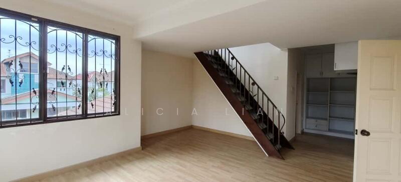 For Sale - Austin Perdana @ Lake Villa Link Bungalow