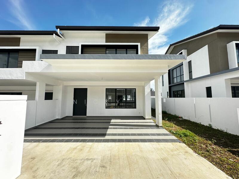 Untuk Disewa - M Panora