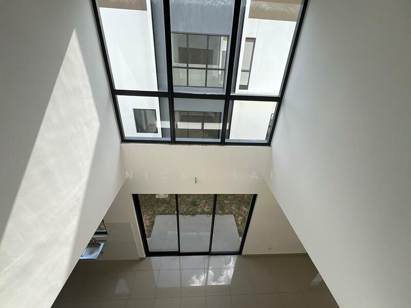 Untuk Disewa - M Panora