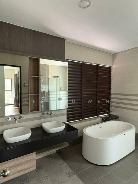 Untuk Disewa - East Ledang