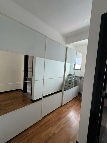 Untuk Disewa - East Ledang