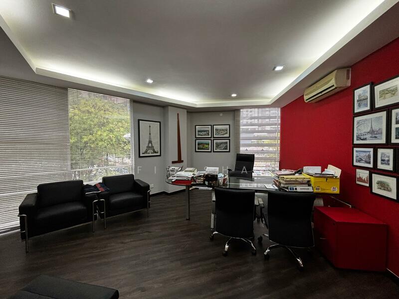 Untuk Dijual - Shop/office lot belakang Wangsa Walk Wangsa Maju. Corner unit