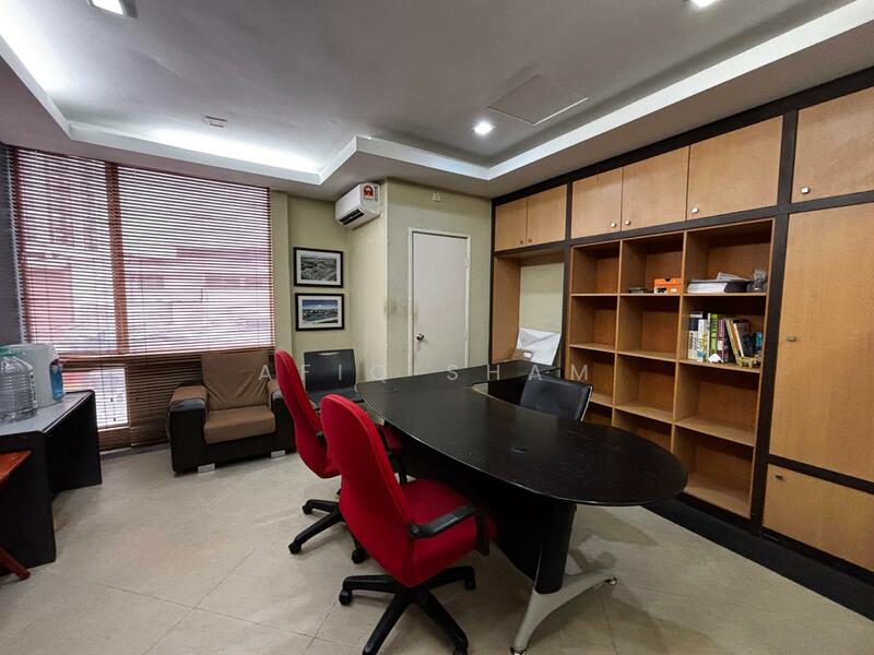 Untuk Dijual - Shop/office lot belakang Wangsa Walk Wangsa Maju. Corner unit