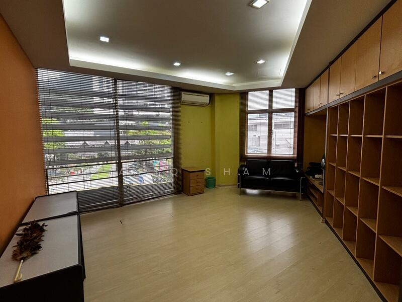 Untuk Dijual - Shop/office lot belakang Wangsa Walk Wangsa Maju. Corner unit