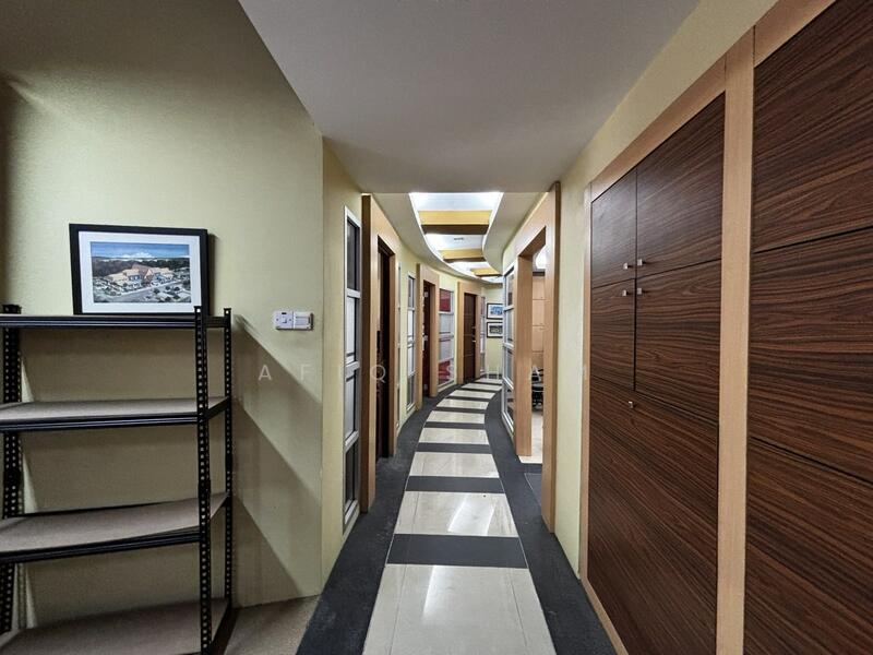 Untuk Dijual - Shop/office lot belakang Wangsa Walk Wangsa Maju. Corner unit