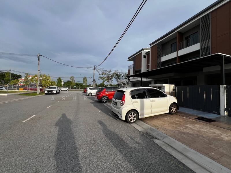 For Sale - 1.5 Storey Storey Townhouse Elegance Taman Putra Perdana Puchong