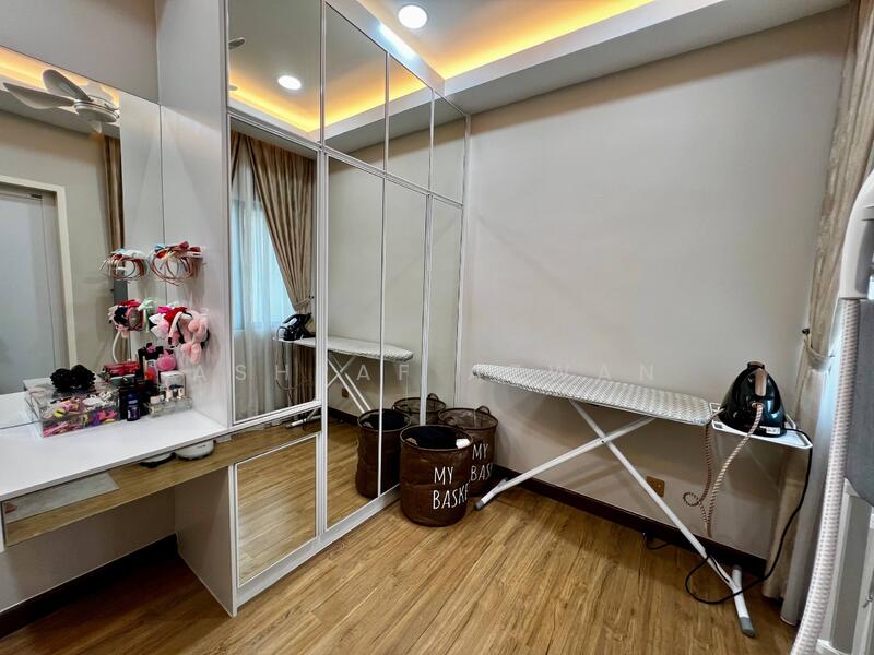 For Sale - 1.5 Storey Storey Townhouse Elegance Taman Putra Perdana Puchong