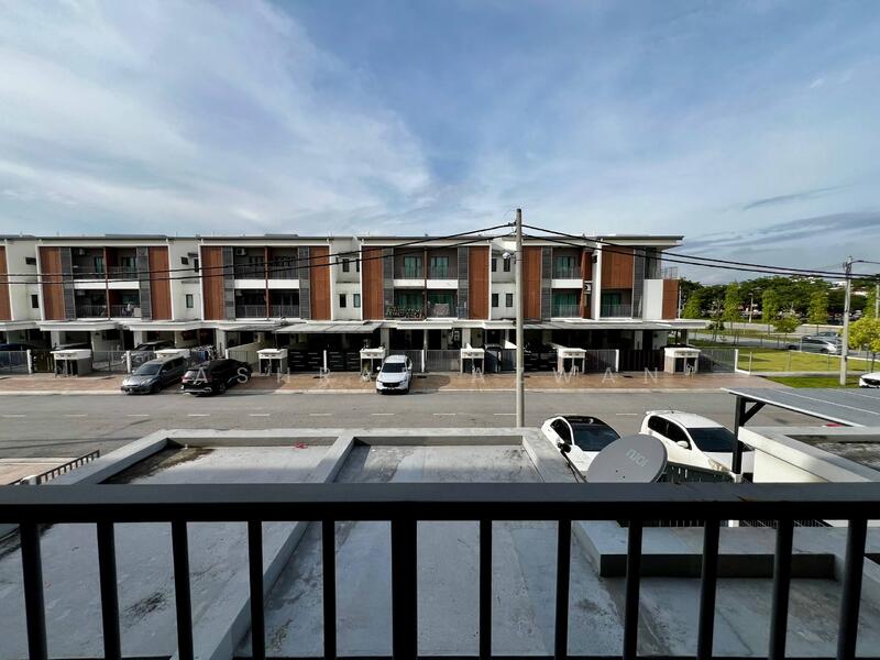 For Sale - 1.5 Storey Storey Townhouse Elegance Taman Putra Perdana Puchong