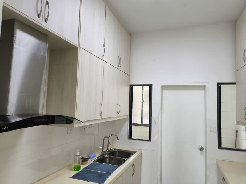 Servis Apartment untuk Disewa di 8 Kinrara - Ron Liew - Kitchen - PropertyGuru.com.my