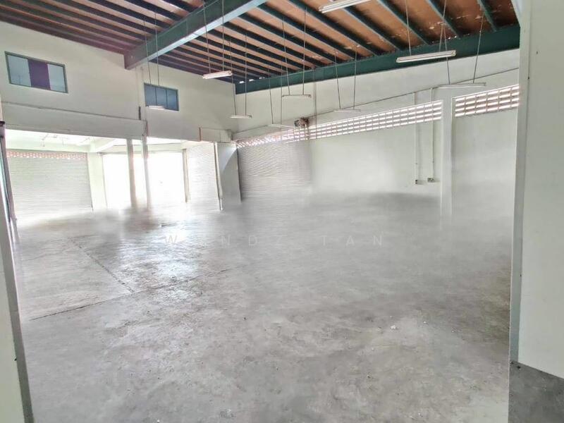 Untuk Disewa - Permas Jaya 1.5 Storey Corner Terrace Factory, Masai, Kota Puteri, Johor Bahru