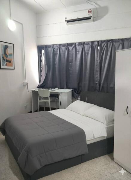 For Rent - Terraced House at SS2