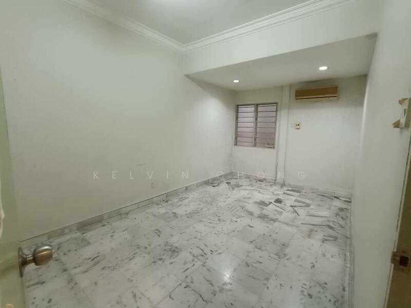 Untuk Disewa - Taman Menglembu Berlian 20x95 Double Sty