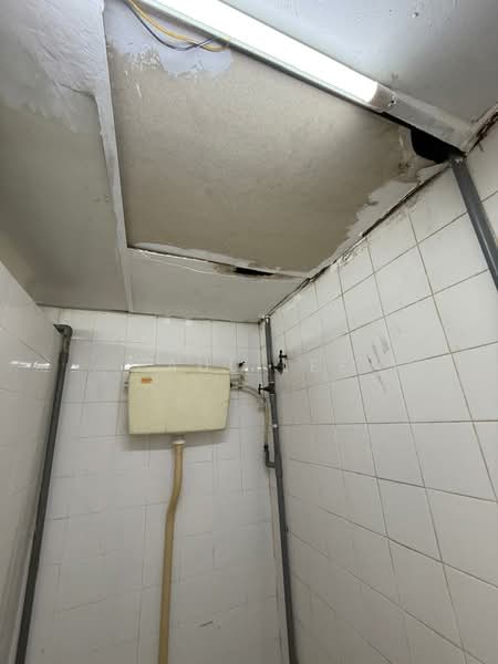 Shop for Rent in Bandar Bukit Puchong 2 (Puchong) - Paul Lee - Bathroom - PropertyGuru.com.my