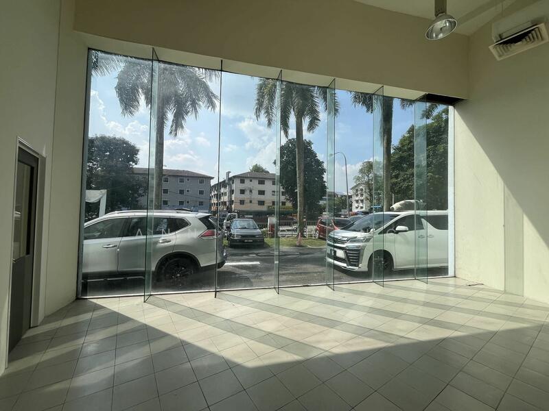 For Rent - (1min) Sungai Besi Highway. Factory Balakong Cheras. Size 3,000-30,000sf. NSE (3min). >80% Tenanted*