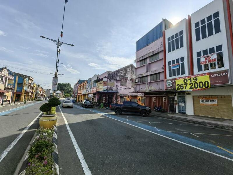 Untuk Dijual - 3 Sty Shop 20 x 80 Freehold Jalan Besar Bandar Lama Jerantut