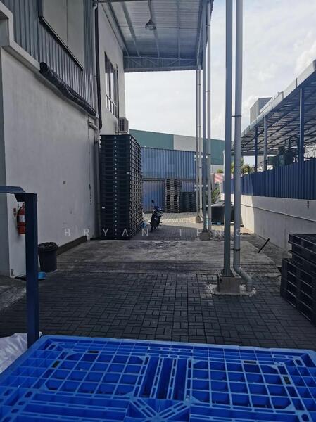 Untuk Disewa - FACTORY SEMI-DECTACHED RENT AT KAWASAN INDUSTRIAL RINGAN JURU GOOD CONDITION CORNER UNIT WORTH RENT