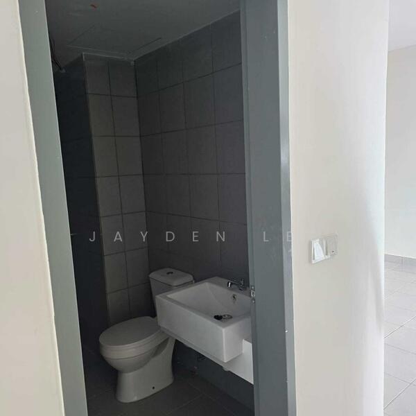 Untuk Dijual - E Island Lake Haven